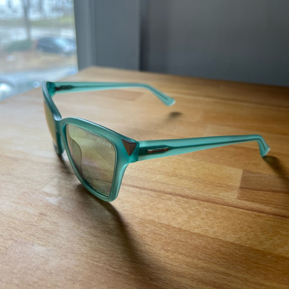 💐 Guess Seafoam Cateye Sunglasses for Women - Picture 6 of 12